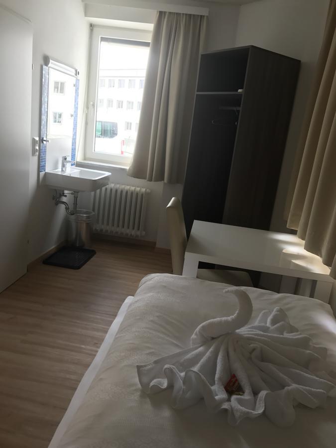 Montagehotel Bed&Steel Linz Exterior foto