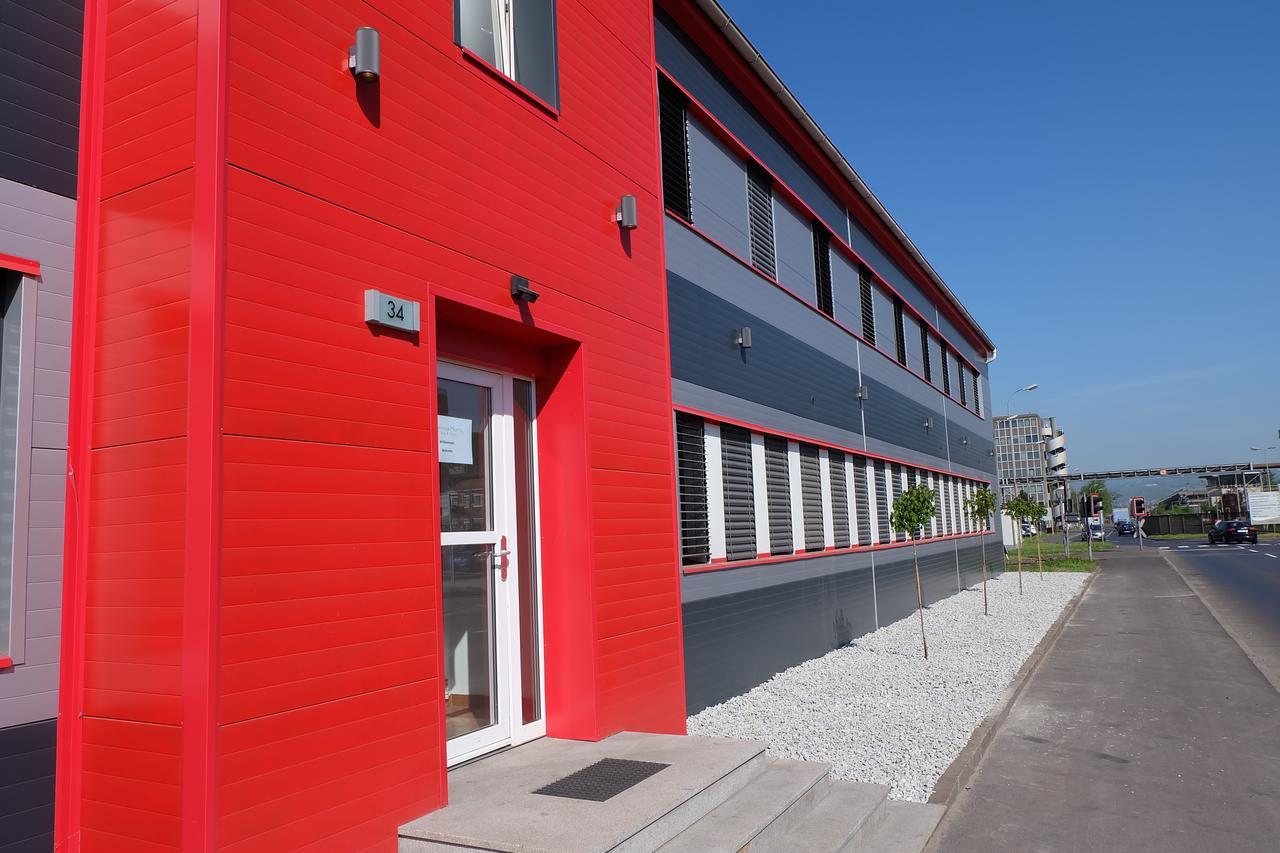 Montagehotel Bed&Steel Linz Exterior foto
